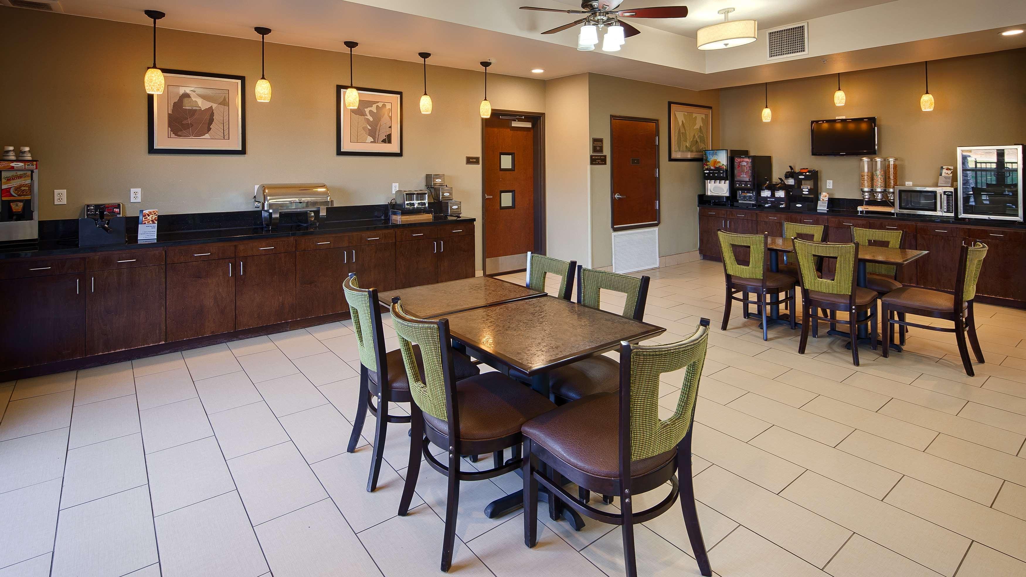 Best Western Plus Desoto Inn & Suites Mansfield Bagian luar foto