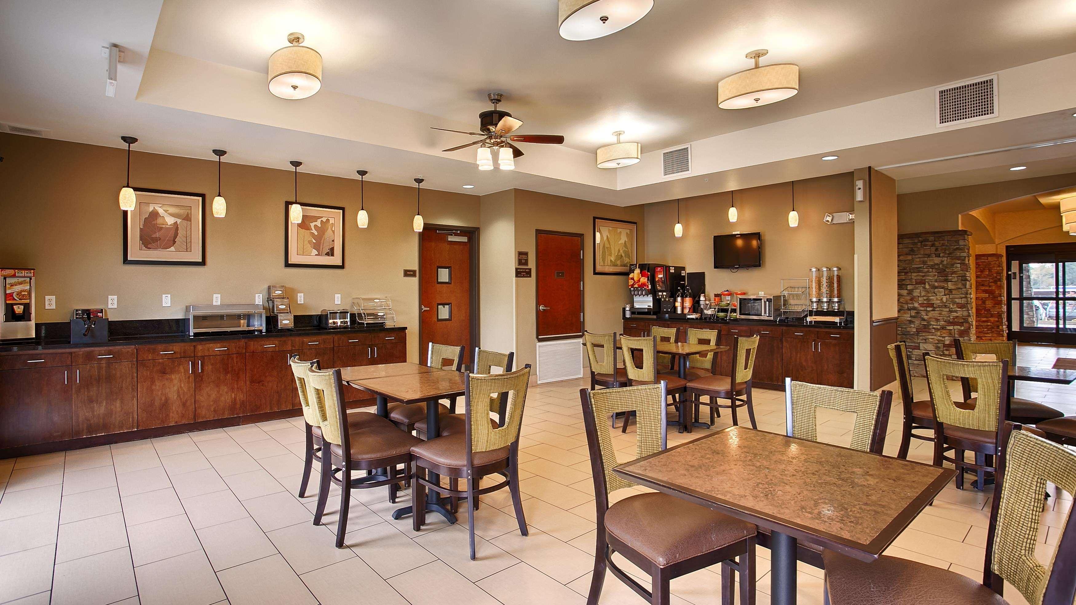 Best Western Plus Desoto Inn & Suites Mansfield Bagian luar foto