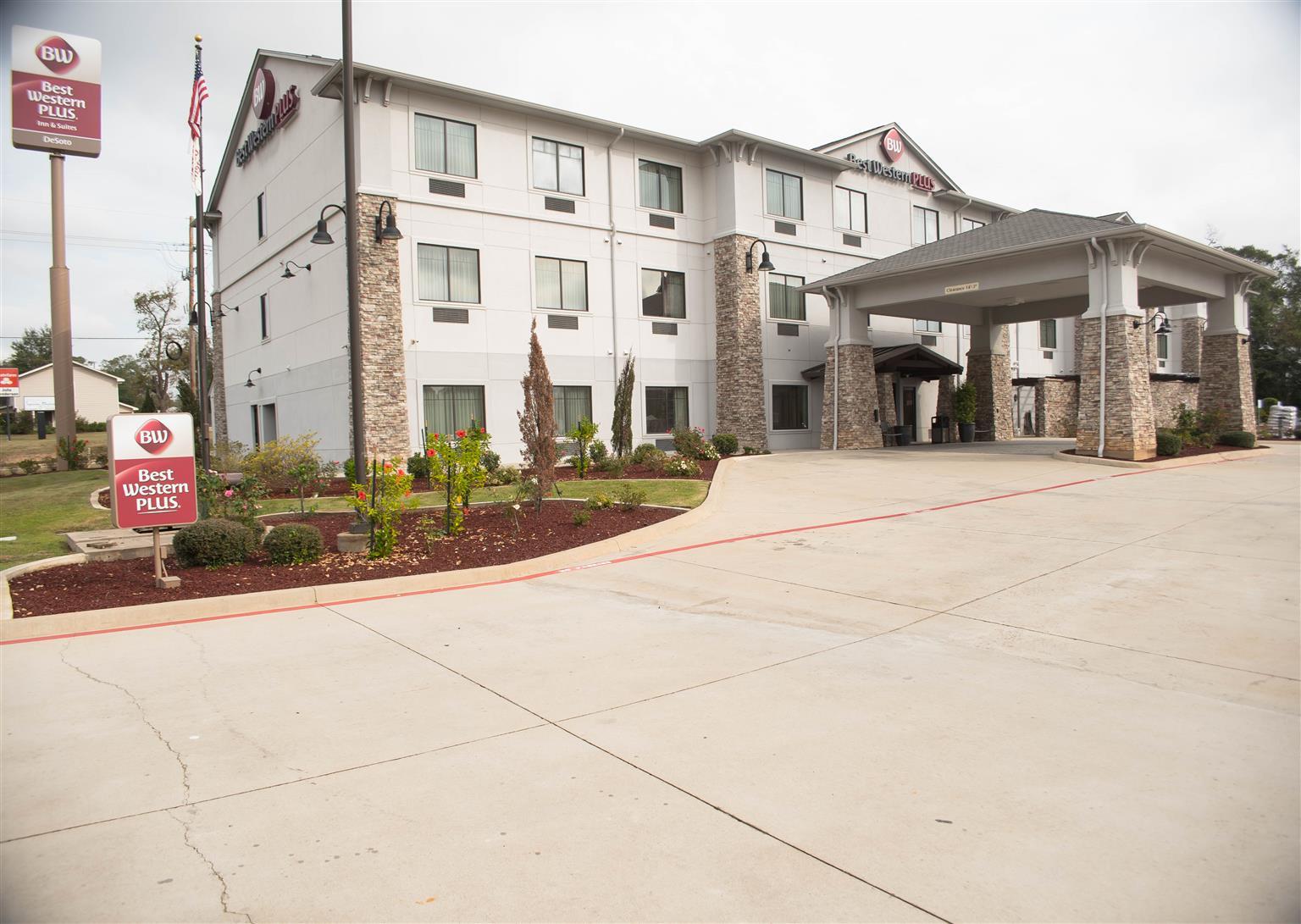 Best Western Plus Desoto Inn & Suites Mansfield Bagian luar foto