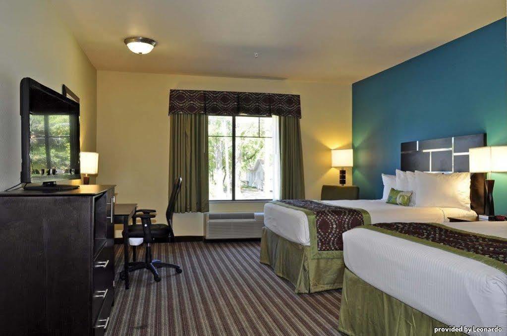 Best Western Plus Desoto Inn & Suites Mansfield Ruang foto